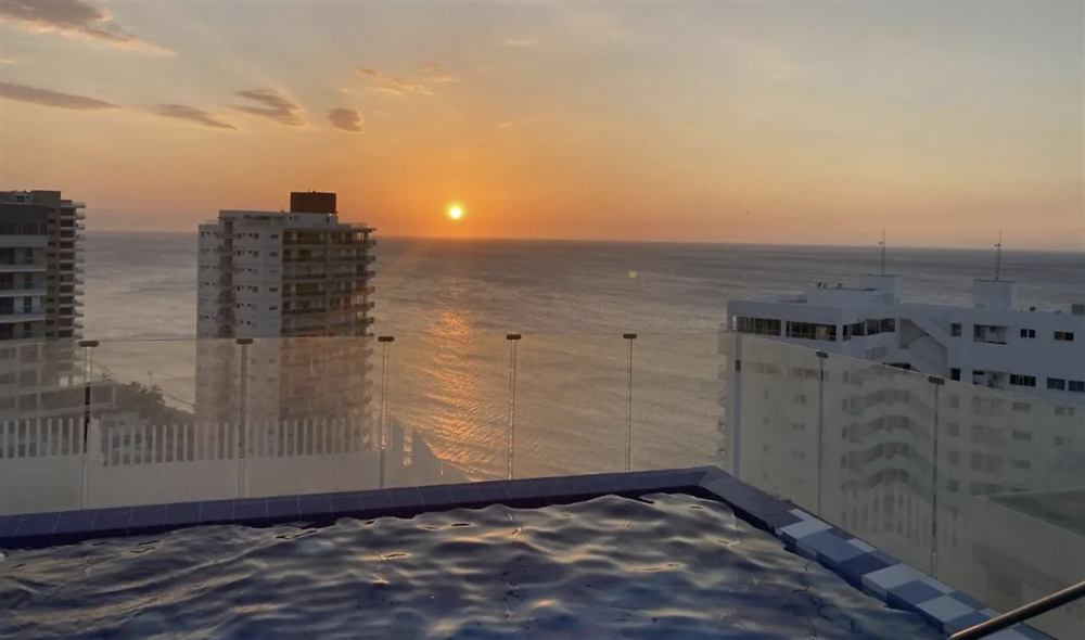 Atardecer desde la piscina